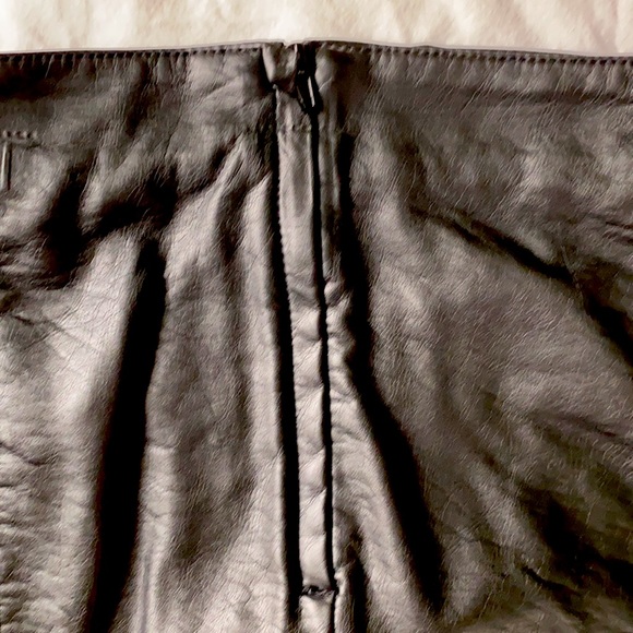 H&M Faux Leather Mini w/ Zippers | S 8 (Fit 2-4) - Picture 5 of 8